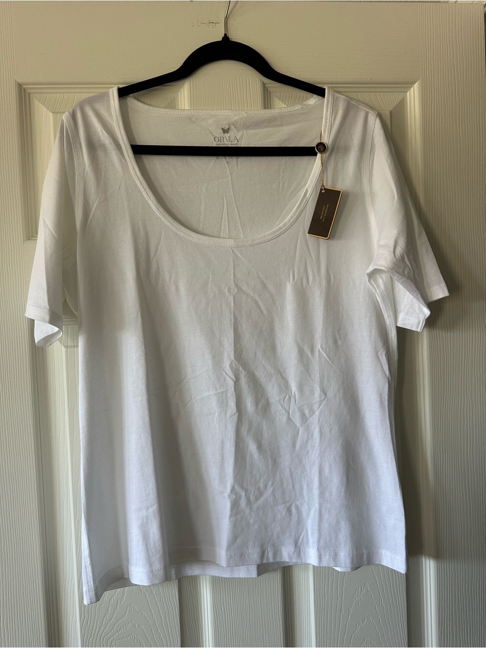 Georg Roth Los Angeles NWT White Scoop Neck Women’s Tee